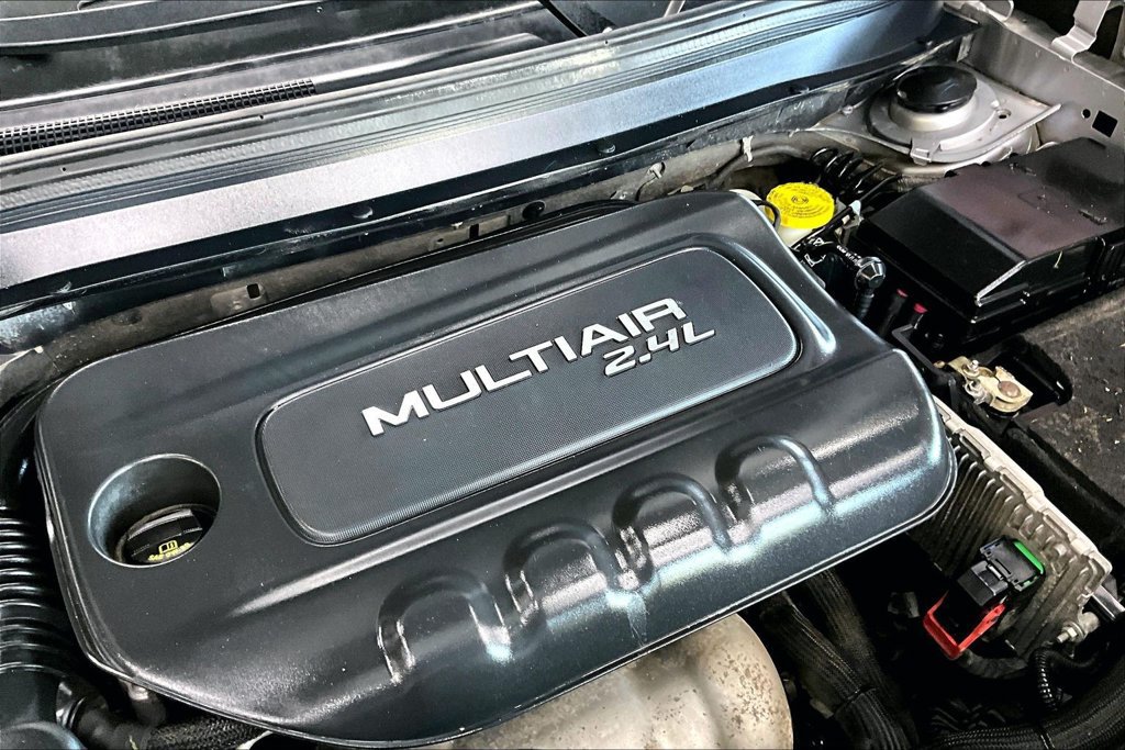 Used 2018 Jeep Cherokee Latitude w/ Altitude Package AWD/4WD image 30