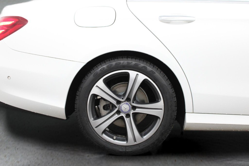 Used 2017 Mercedes-Benz E 300 4MATIC image 12