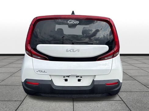 Used 2022 Kia Soul LX FWD image 4
