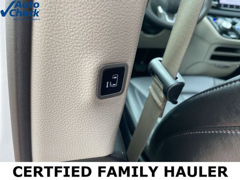 Used 2024 Chrysler Pacifica Touring-L image 22