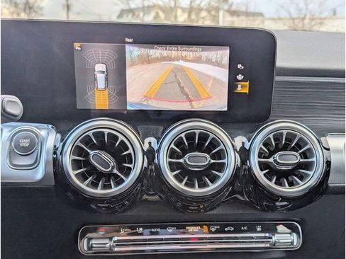 Used 2023 Mercedes-Benz EQB 300 4MATIC image 24