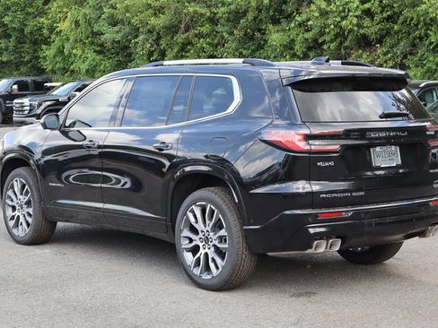 New 2026 GMC Acadia Denali Ultimate w/ LPO, Floor Liner Package AWD/4WD image 6