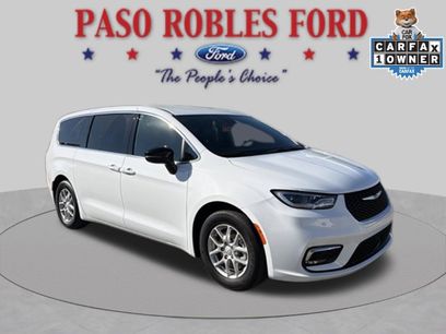 Used 2025 Chrysler Pacifica Select