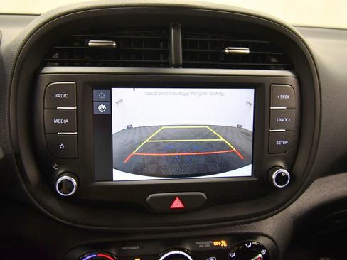 Certified 2025 Kia Soul LX w/ LX Technology Package FWD image 23