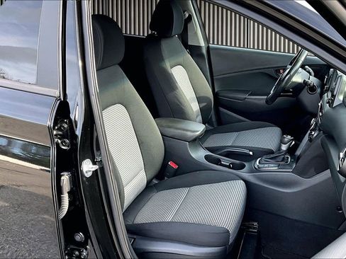 Used 2021 Hyundai Kona SEL w/ Cargo Package image 8