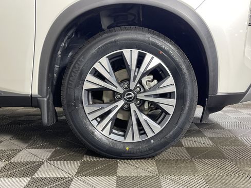 Used 2022 Nissan Rogue SV image 7