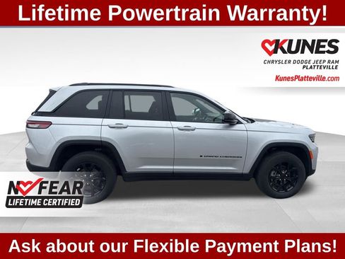 Used 2025 Jeep Grand Cherokee Altitude image 3