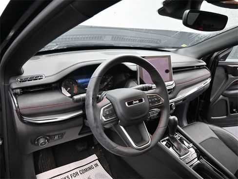 Used 2024 Jeep Compass Trailhawk image 9