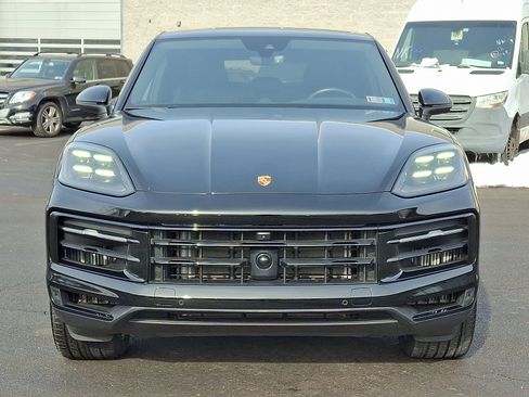 Used 2024 Porsche Cayenne Coupe image 2