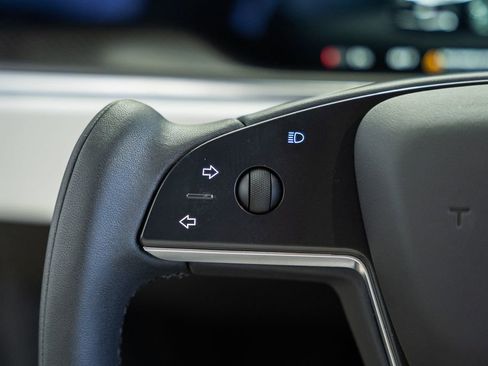 Used 2022 Tesla Model S Plaid image 25