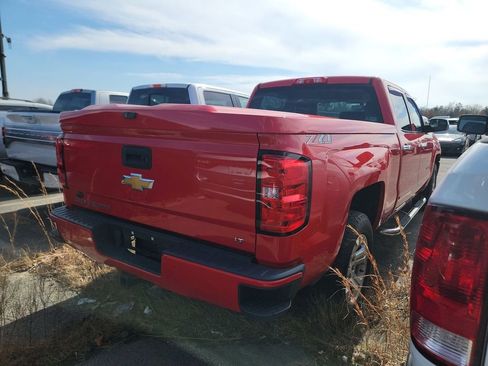 Used 2018 Chevrolet Silverado 1500 LT image 2