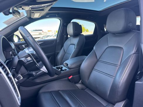 Certified 2023 Porsche Cayenne Coupe image 5