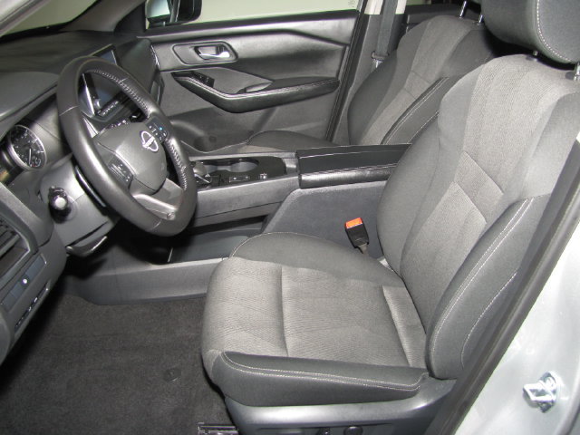 Used 2025 Nissan Rogue SV FWD image 32
