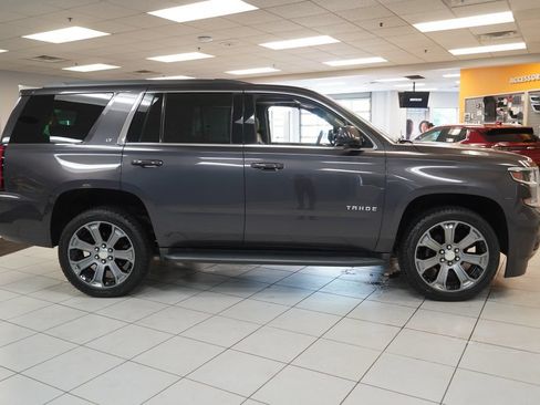 Used 2017 Chevrolet Tahoe LT w/ Luxury Package AWD/4WD image 16