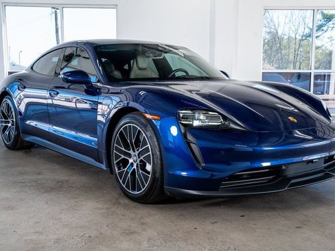 Used 2021 Porsche Taycan image 4