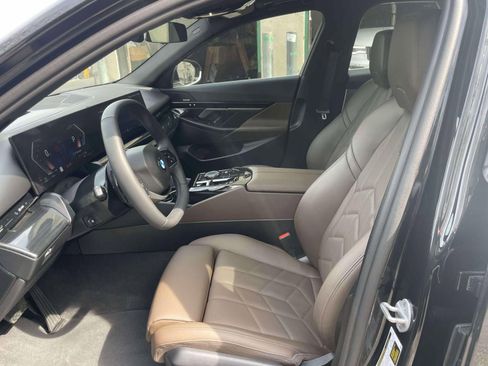 Used 2025 BMW 530i xDrive w/ Premium Package AWD/4WD image 15