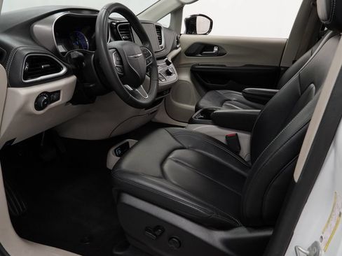 Used 2024 Chrysler Pacifica Limited FWD image 19
