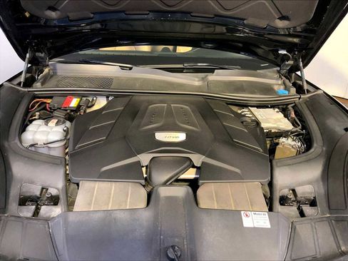 Used 2021 Porsche Cayenne image 32