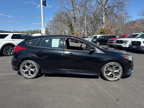 Used 2017 Ford Focus ST image 9