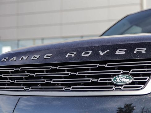 Used 2024 Land Rover Range Rover Sport SE image 11