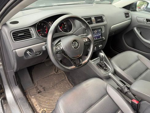 Used 2017 Volkswagen Jetta SE FWD image 16