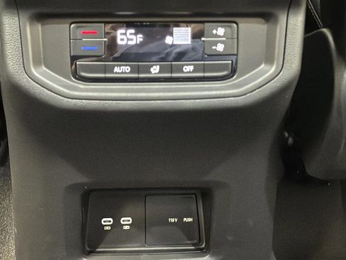 Used 2024 Volkswagen Atlas SE w/ Panoramic Sunroof Package AWD/4WD image 36