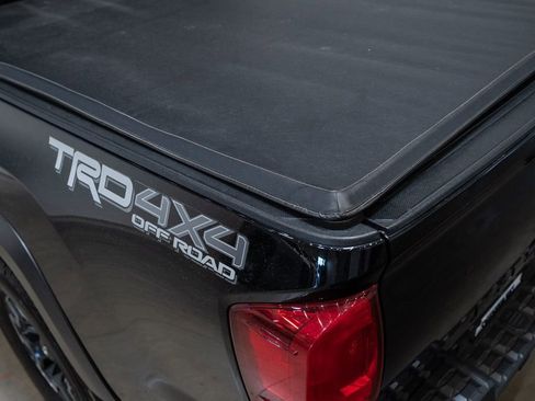 Used 2017 Toyota Tacoma TRD Off-Road w/ Tow Package AWD/4WD image 13