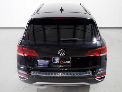 Used 2024 Volkswagen Taos SE image 6
