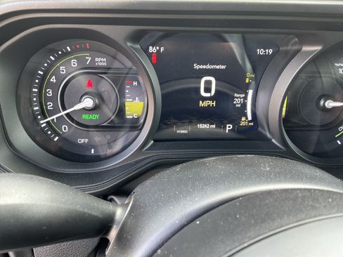 Used 2024 Jeep Wrangler Unlimited Rubicon 4xe w/ Capability Package AWD/4WD image 21