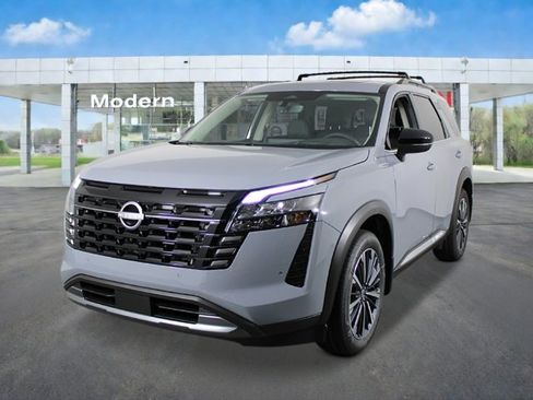 New 2026 Nissan Pathfinder Platinum FWD image 1