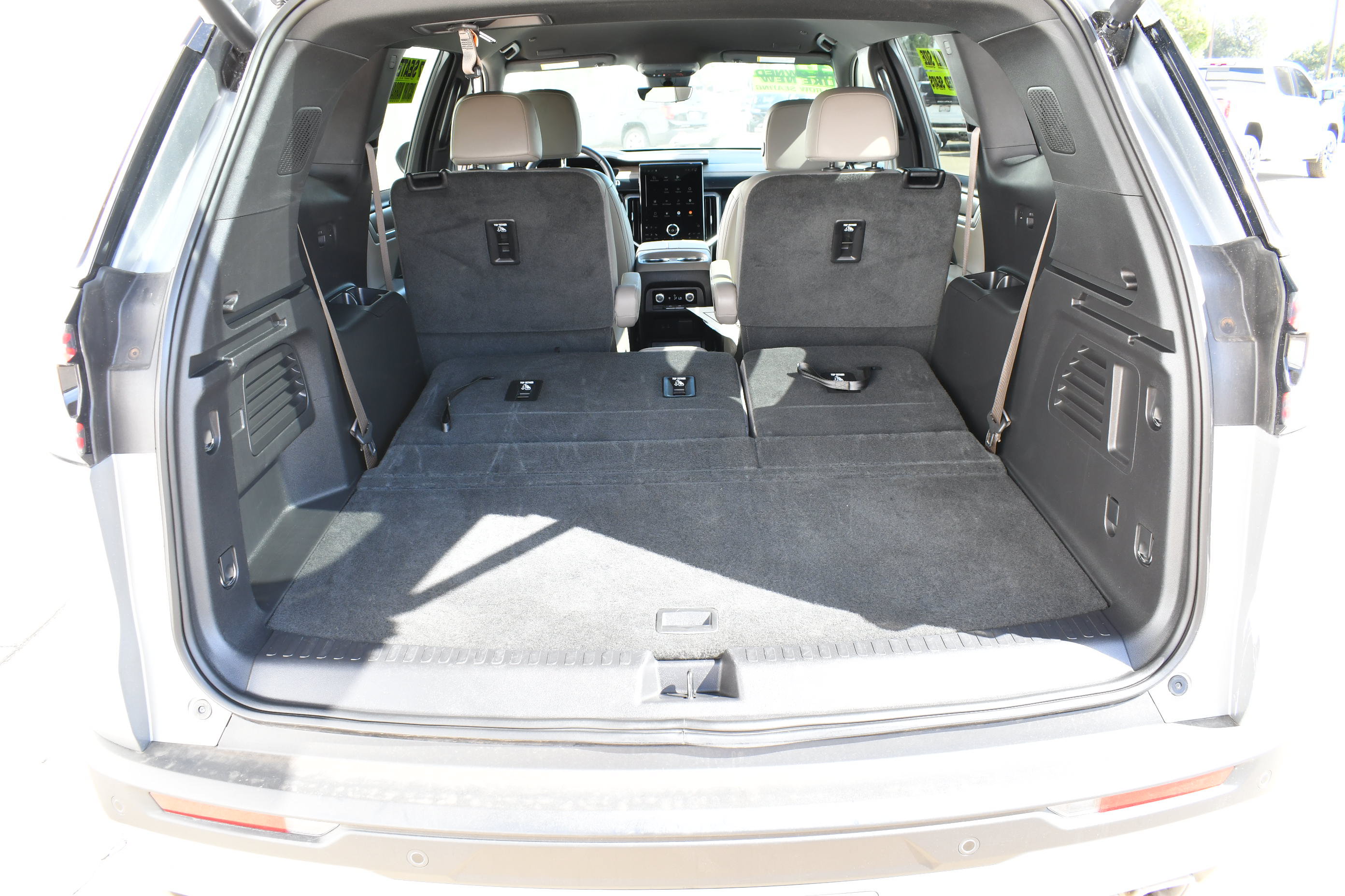 Used 2026 GMC Acadia Elevation w/ Elevation Premium Package FWD image 8