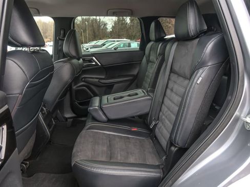 Used 2022 Mitsubishi Outlander SE image 23