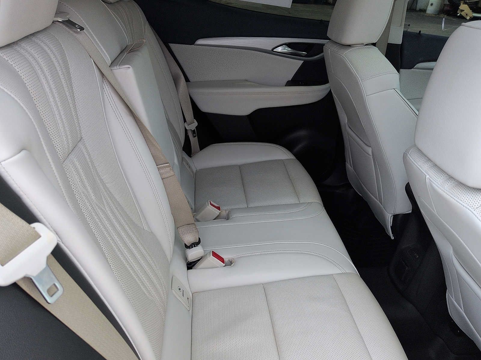 Used 2024 Buick Envision Avenir AWD/4WD image 11