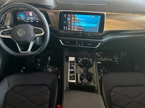 Used 2024 Volkswagen Atlas SE AWD/4WD image 15