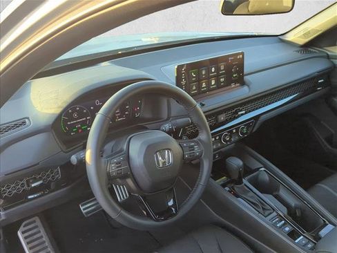 Used 2025 Honda Accord Sport image 9