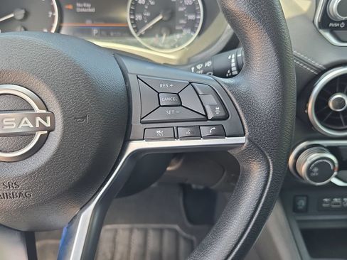 Used 2024 Nissan Sentra SV FWD image 17