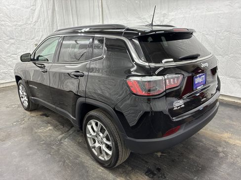 Used 2024 Jeep Compass Latitude AWD/4WD image 6