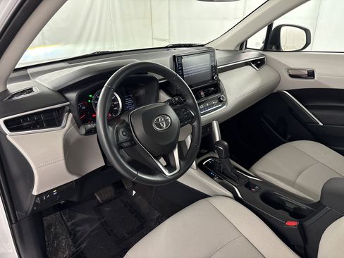 Used 2022 Toyota Corolla Cross LE w/ Moonroof Package AWD/4WD image 4