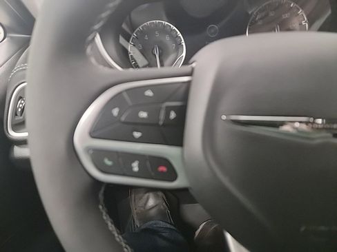 New 2025 Chrysler Pacifica Select image 15