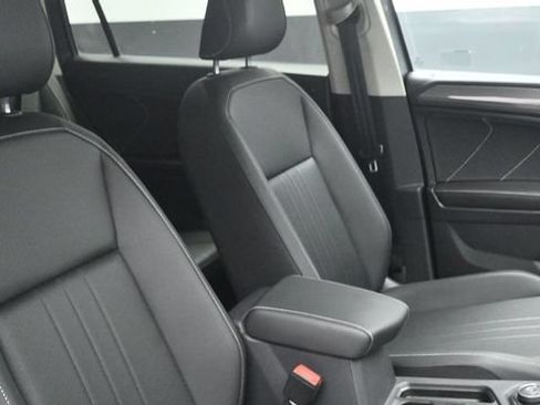 Used 2023 Volkswagen Tiguan SE AWD/4WD image 9