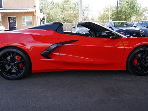 Used 2021 Chevrolet Corvette Stingray Premium Conv w/ Z51 Performance Package RWD image 2