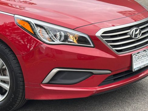 Used 2017 Hyundai Sonata SE FWD image 2