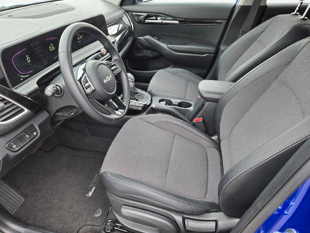 Used 2025 Kia Seltos S AWD/4WD image 15