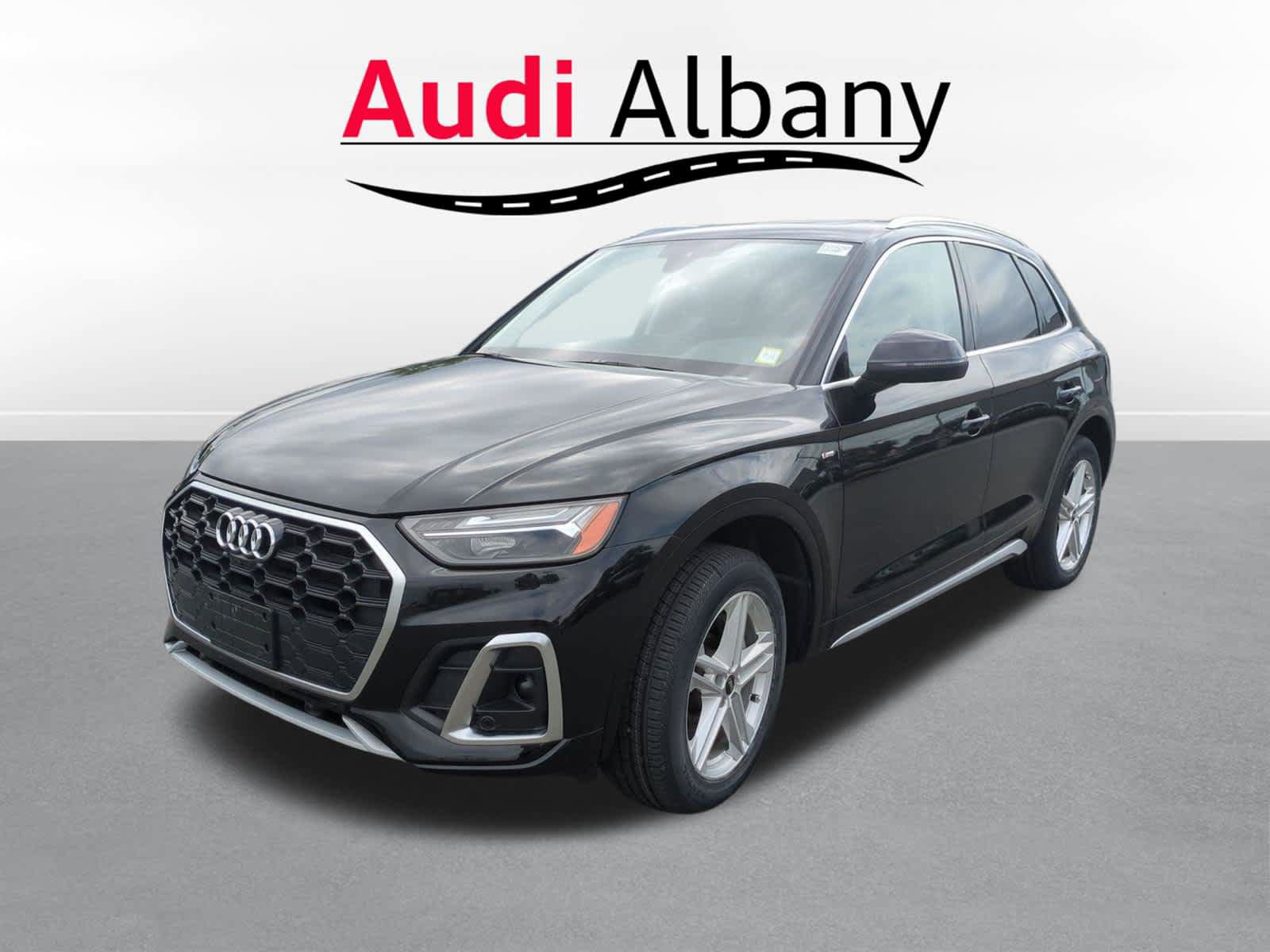 Certified 2025 Audi Q8 Premium Plus AWD/4WD image 1