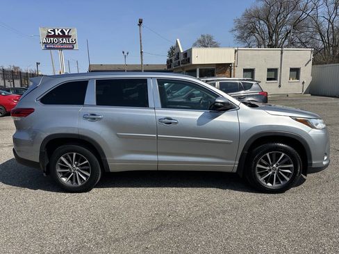 Used 2018 Toyota Highlander XLE image 5