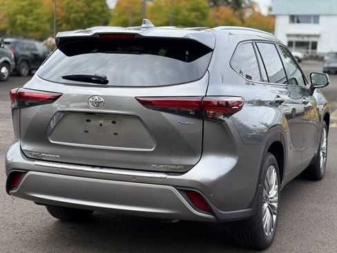Used 2026 Toyota Highlander Platinum AWD/4WD image 5