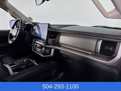 Certified 2024 Ford Expedition XLT image 30