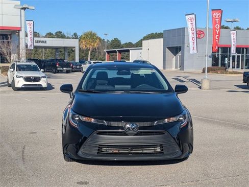 Certified 2025 Toyota Corolla LE image 8