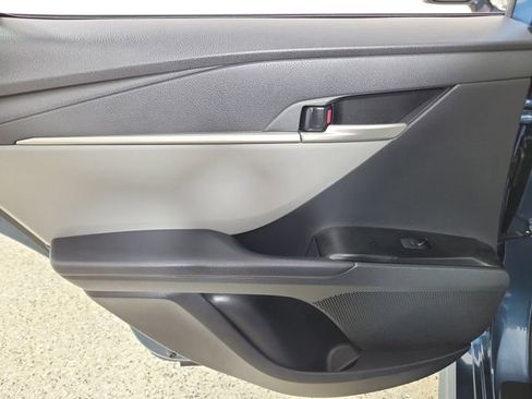 Used 2025 Toyota Camry SE FWD image 14