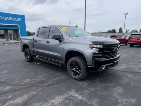 Used 2021 Chevrolet Silverado 1500 LT Trail Boss w/ Convenience Package II AWD/4WD image 2